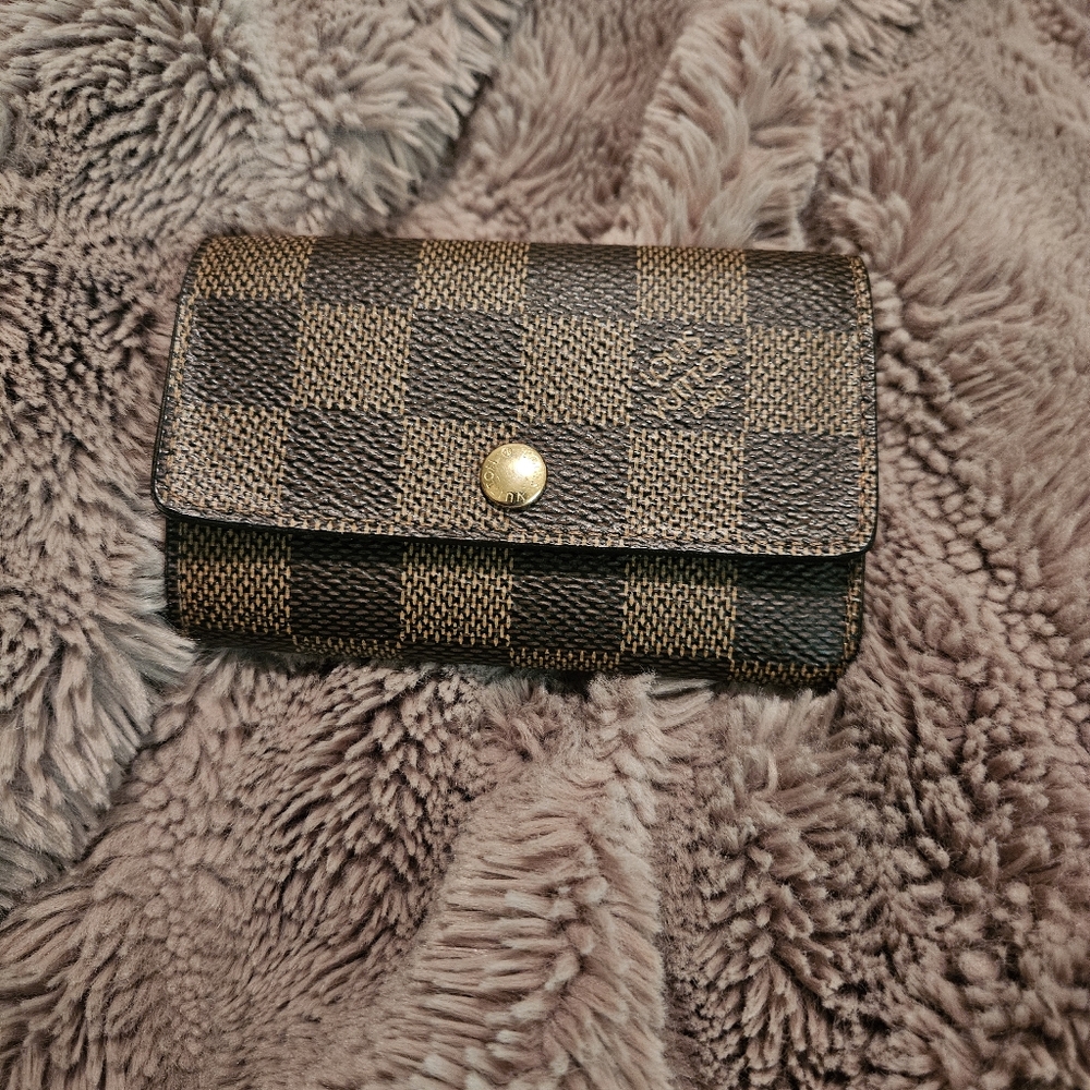 Louis Vuitton 6 key holder